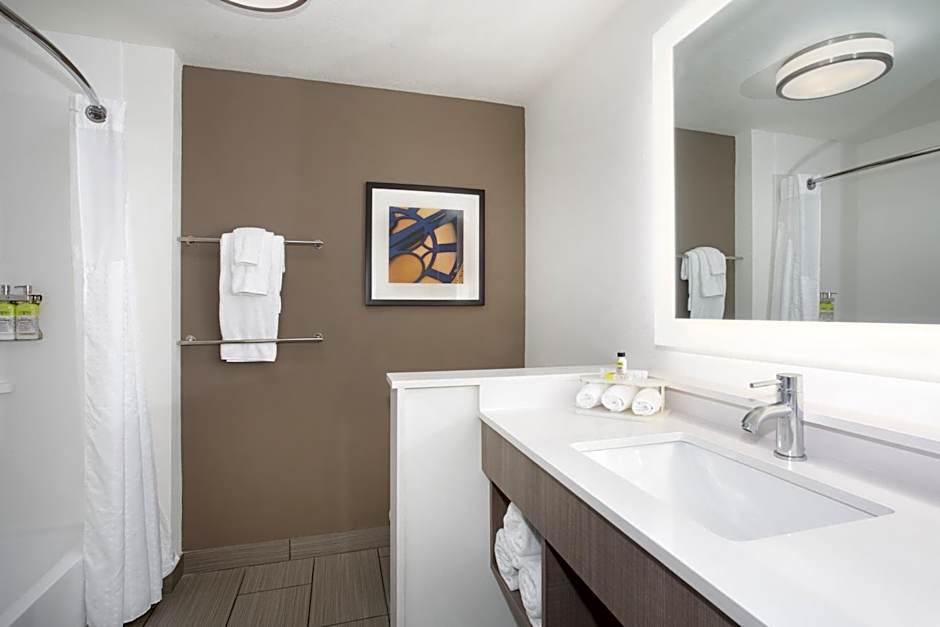 Holiday Inn Express & Suites Great Bend By IHG