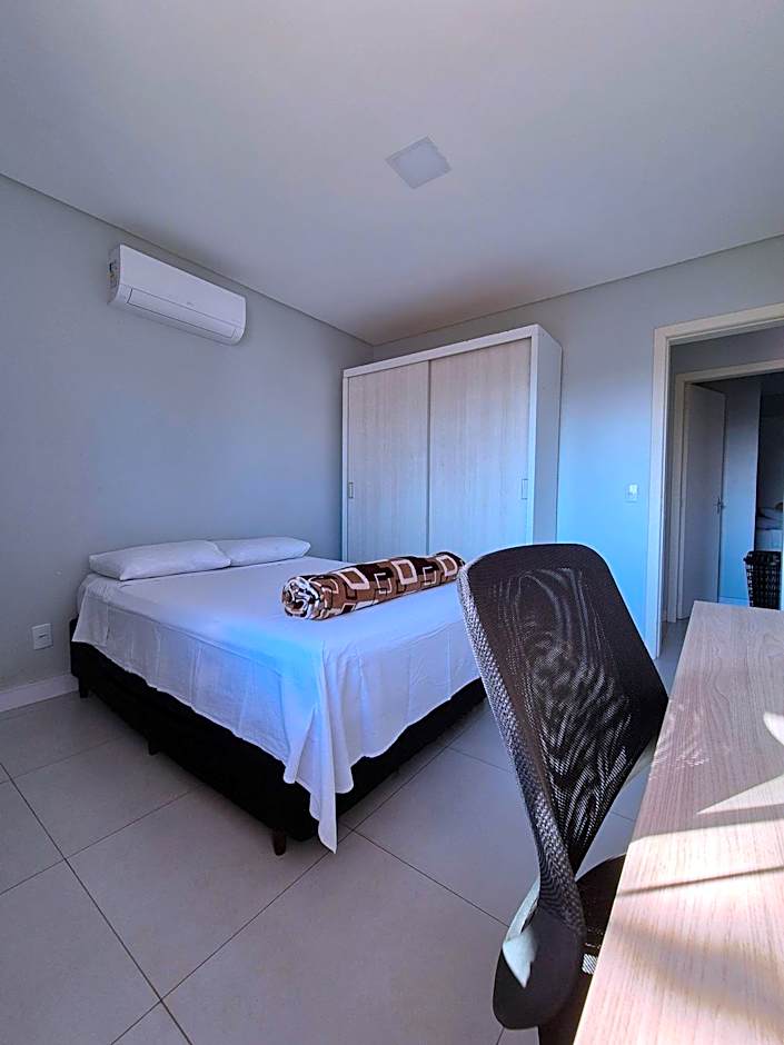 Casa no segundo andar na Praia da Cal com ar e sacada