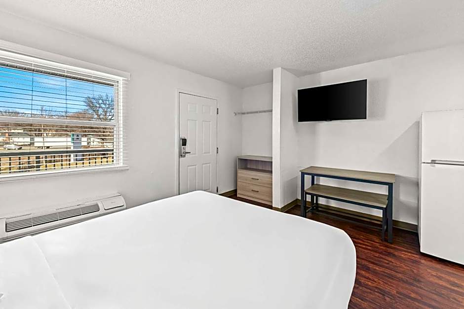Birch Hill Suites Kansas City - Independence