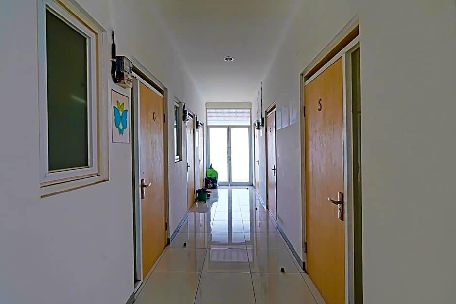 OYO Life 92694 Kost Nino