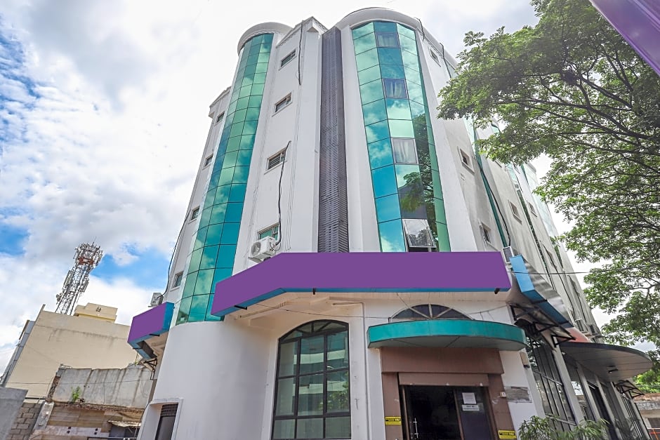 OYO 15358 Hotel Townhall