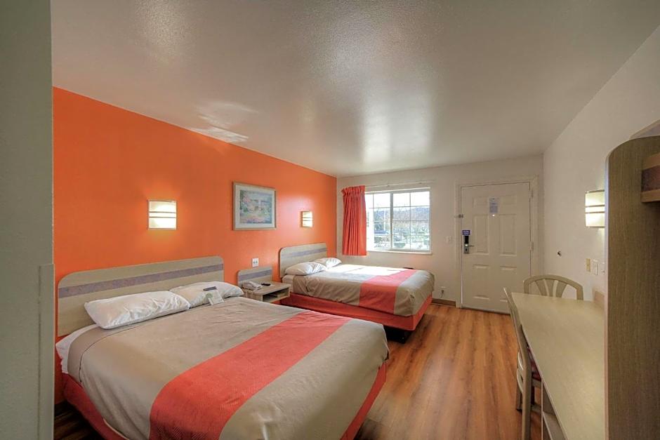 Motel 6-Kerrville, TX