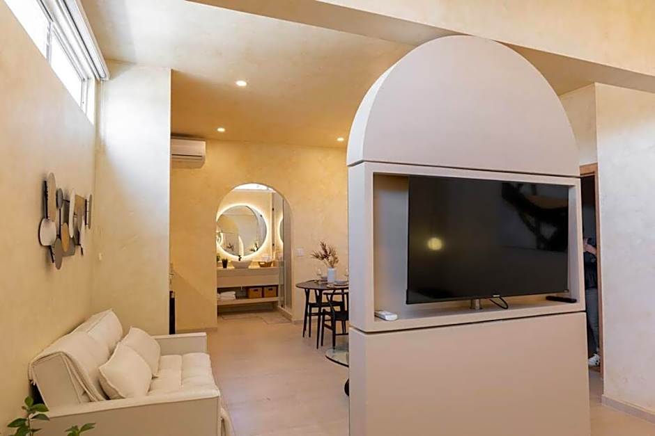 Presidential Studio with Gated Parking at Casas Sanblu