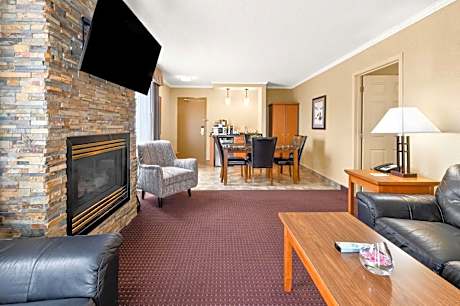 King Suite with Balcony - Non-smoking