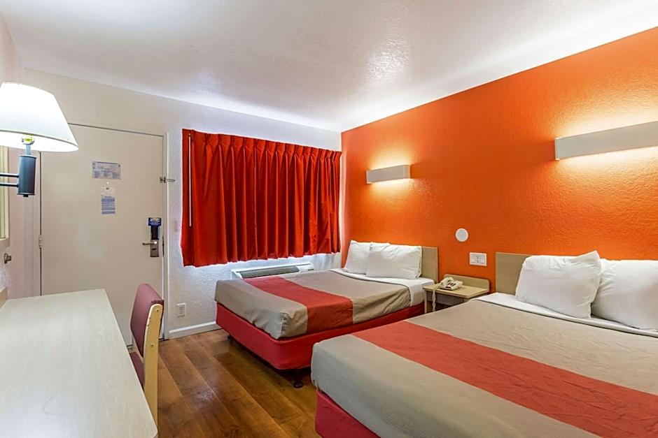 Motel 6 Albuquerque Northeast