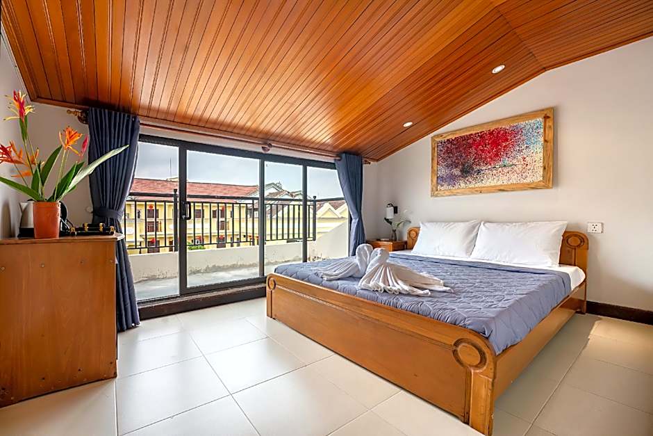 Harmony Old Town Hostel & Pool Bar