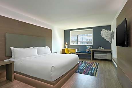 Splash King, Guest room, 1 King, Pool view