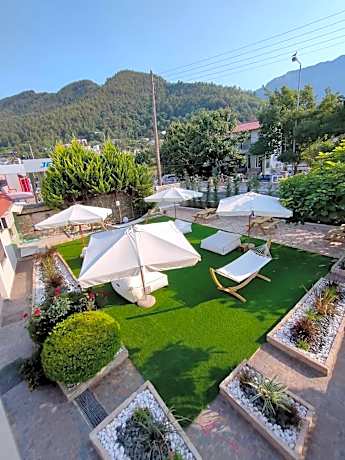 Anassa Deluxe Apartments & Studios