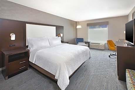 Holiday Inn Express & Suites Ann Arbor West - Zeeb Rd By IHG