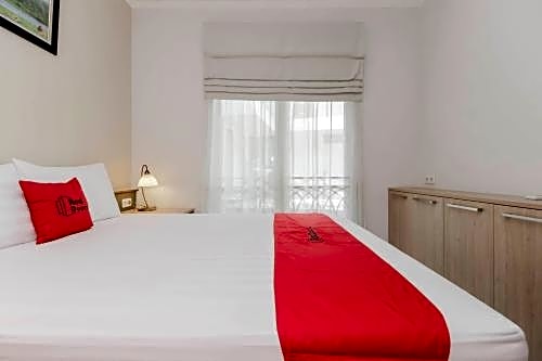 RedDoorz Syariah Plus @ Jatibening