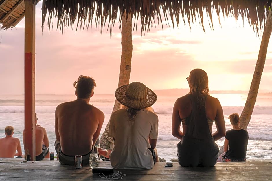 All inclusive surf lodge: Driftwood Mentawai