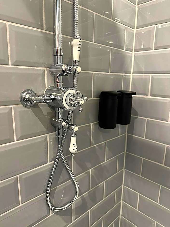 Rooms Above Sugar Boat