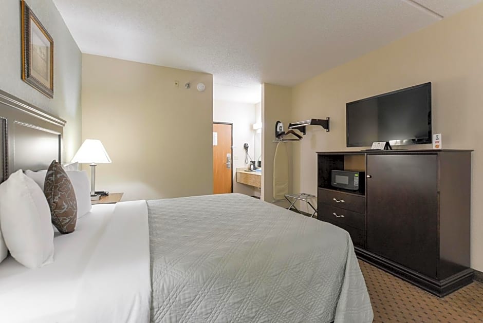 Grand View Inn & Suites