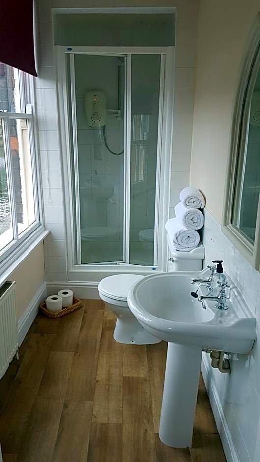 Lil's On The Waterfront