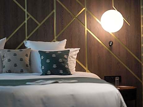 Junior King Suite with Courtyard View