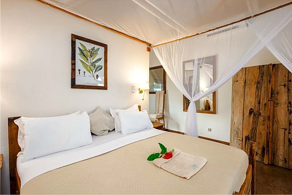 Clove Island Villas & Spa