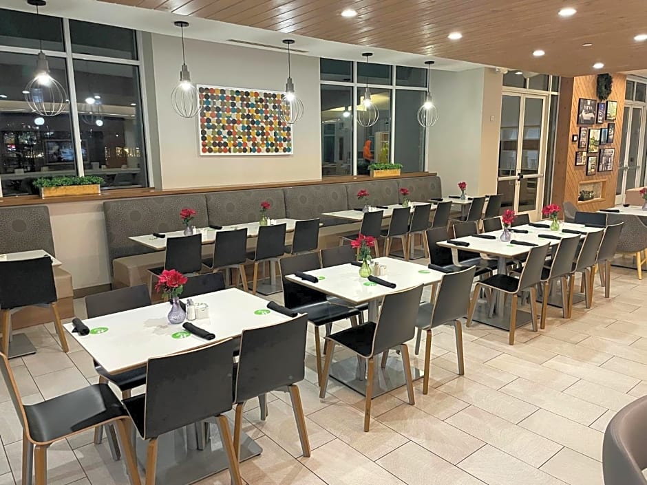 Holiday Inn Atlanta-Gas South Arena Area, an IHG Hotel By IHG