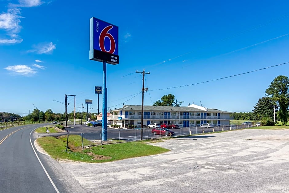 Motel 6-Lumberton, NC