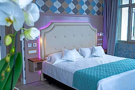 1 King Bed, Premium Room, Sea View