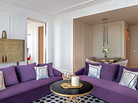 Opera King Suite with Sea View and Club Access