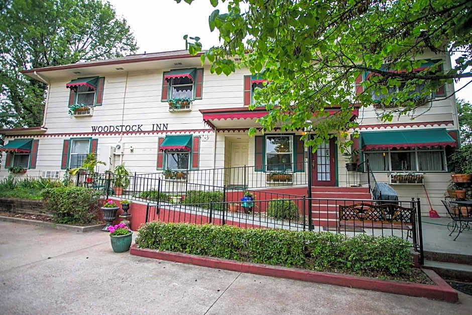 Woodstock Inn Bed & Breakfast