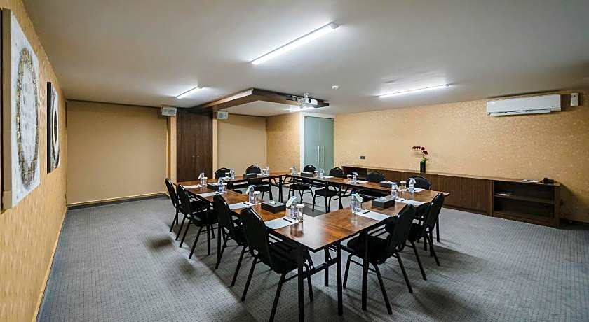 LOUIS V HOTEL LEBANON