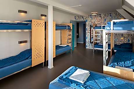 Quadruple Room with Private Bathroom and Shower