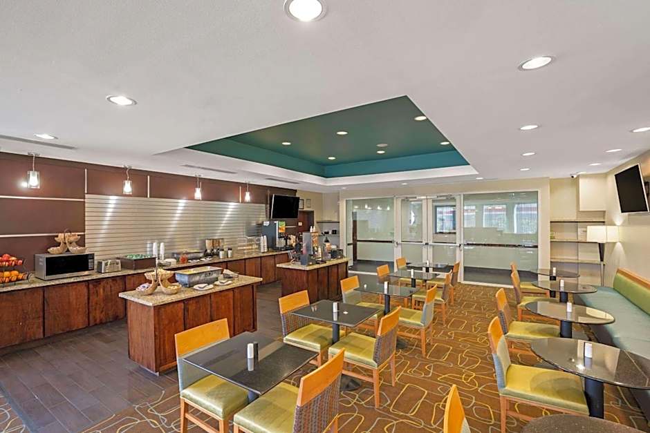 La Quinta Inn & Suites by Wyndham Houston Willowbrook