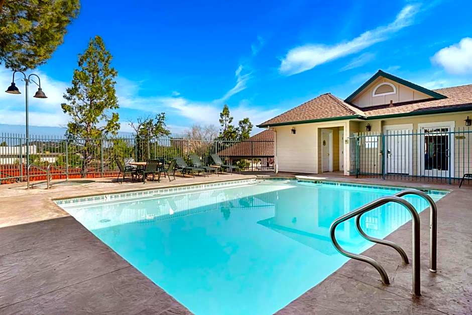 Best Western Cedar Inn And Suites