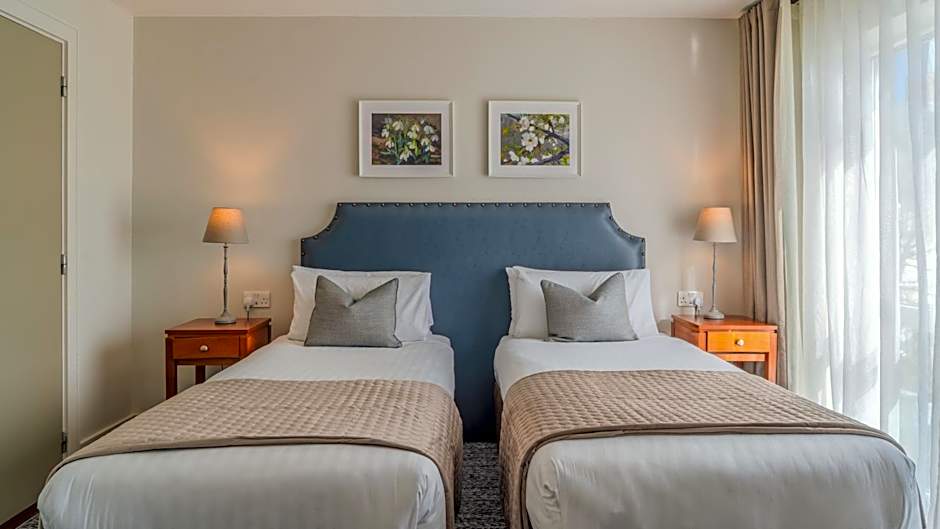 Castle Oaks House Hotel