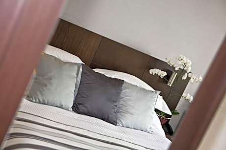 1 Queen Bed, Non-Smoking, Standard Room, Twin On Request