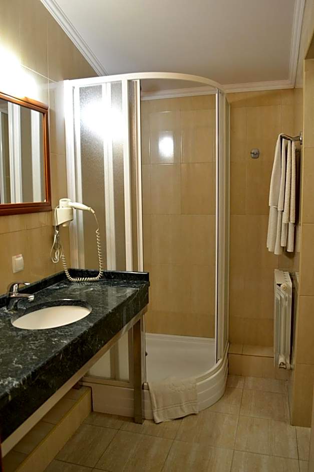 Photo 1 of 4 of Standard Double Room