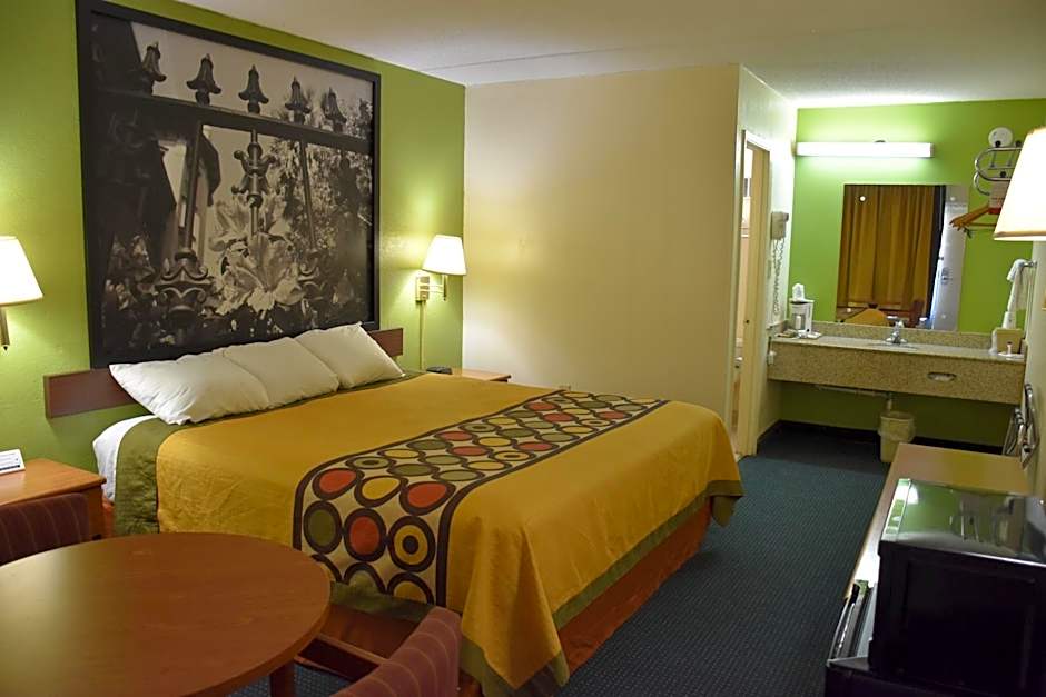 Photo 1 of 17 of 1 King Bed, Nonsmoking