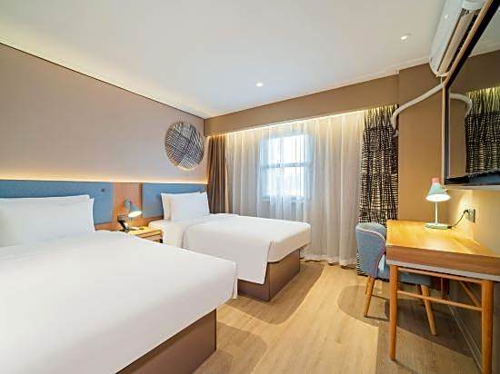 Home Inn (Ningbo Tianyi Plaza Jiangxiaqiao subway station)