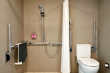 Family Room, 1 Queen Bed with Sofa bed, Non Smoking (1 Queen Bed and 1 Double Sofa Bed)