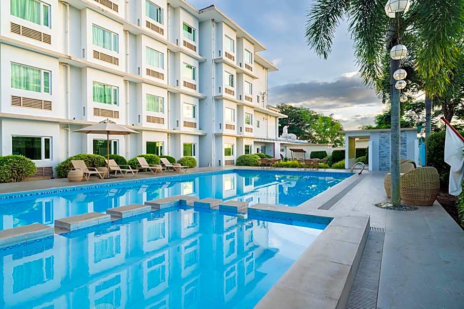 Microtel by Wyndham South Forbes near Nuvali