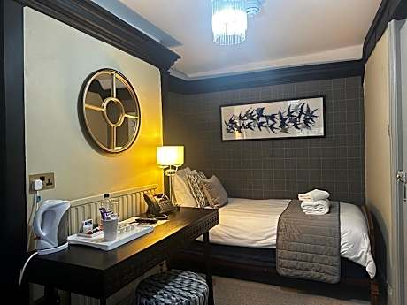 Classic Single Room with Cathedral View
