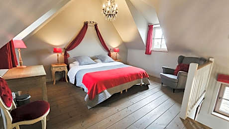 Deluxe Suite with Spa Bath