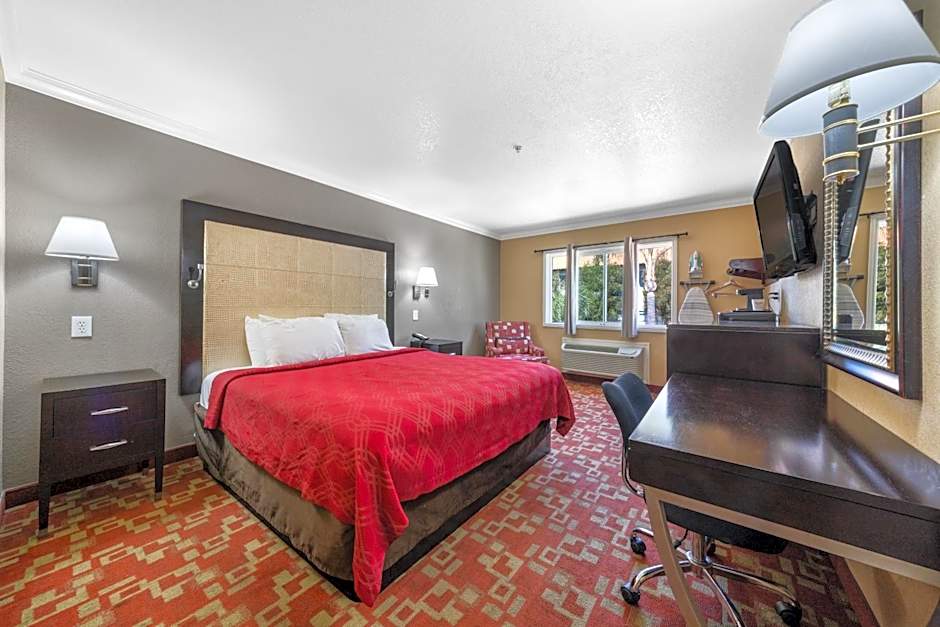 Econo Lodge Inn & Suites Fallbrook Downtown