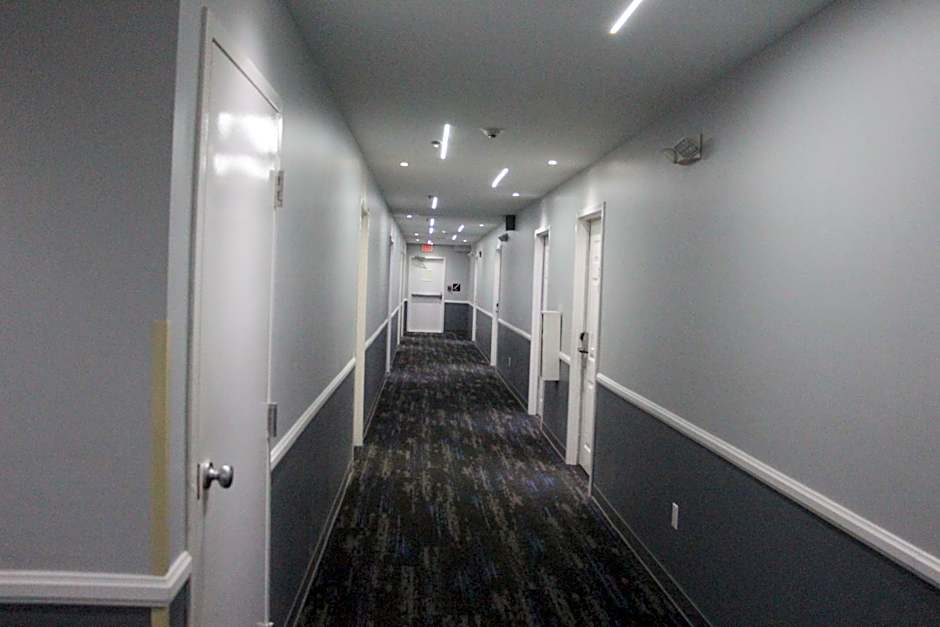 Douglas Inn & Suites Cleveland