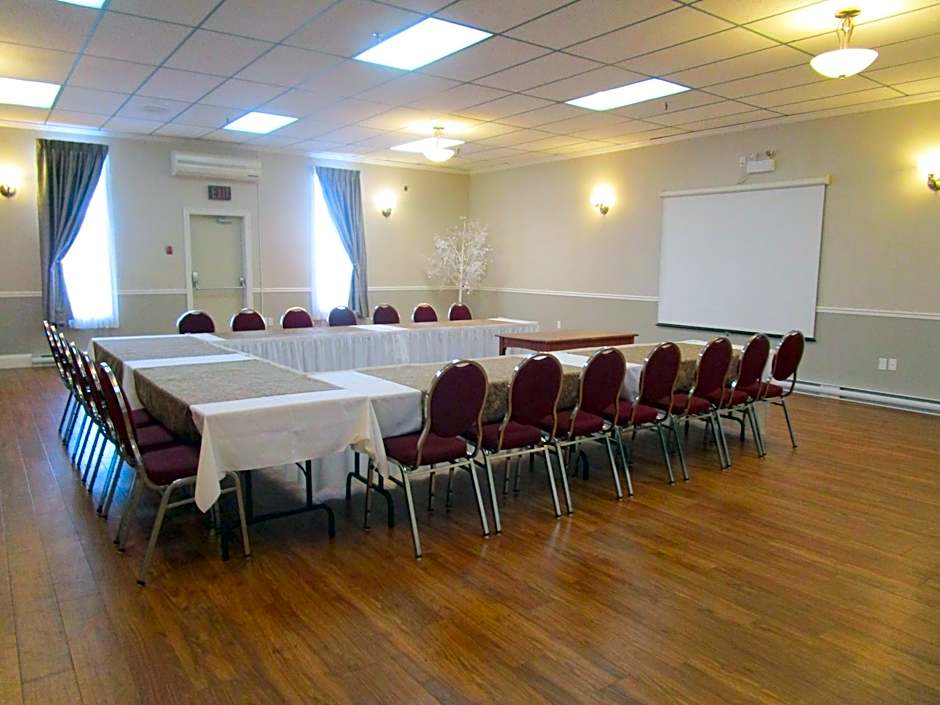 Claymore Inn and Suites