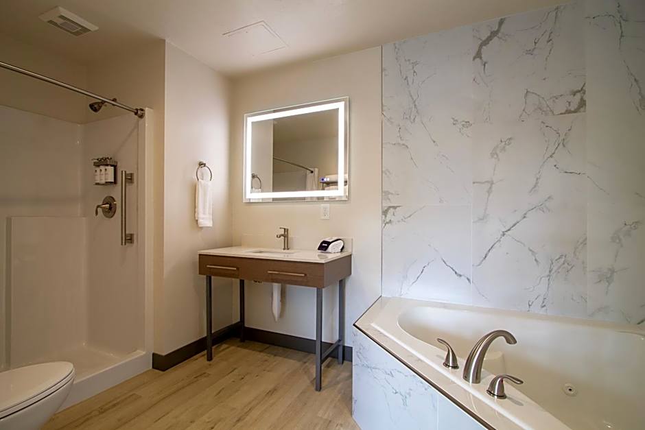 Sandpoint Hotel & Suites Downtown