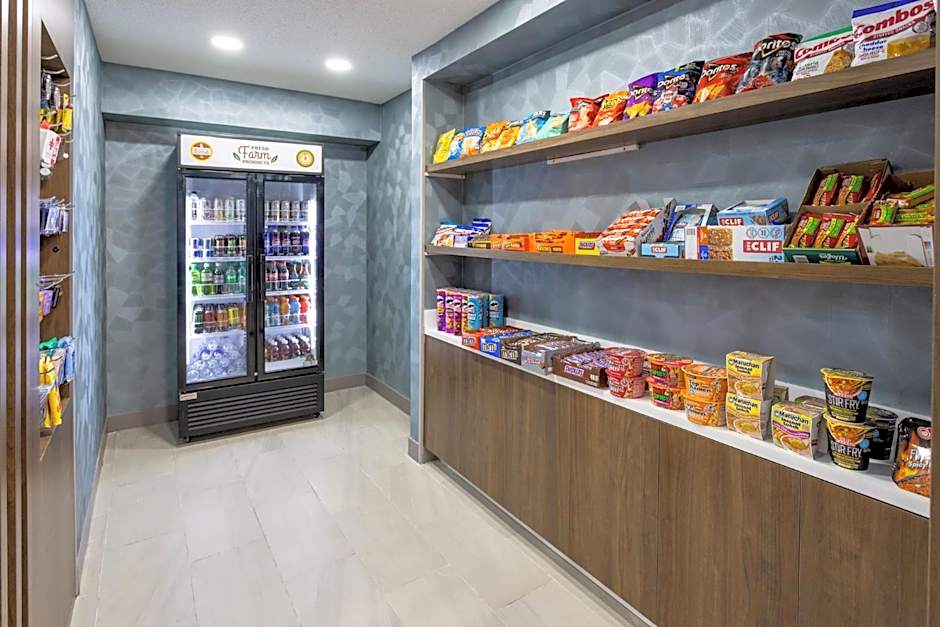 Holiday Inn Express Hotel & Suites Center Township By IHG