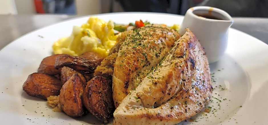 GOLF View Hotel & Macintosh Restaurant