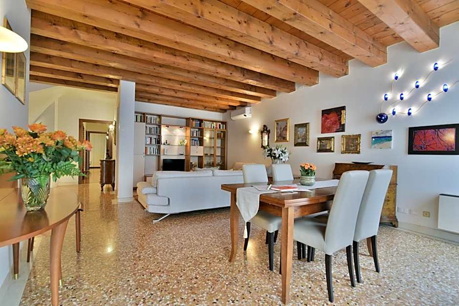 PadovaResidence Apartments - vista Piazza delle Erbe e Palazzo della Ragione