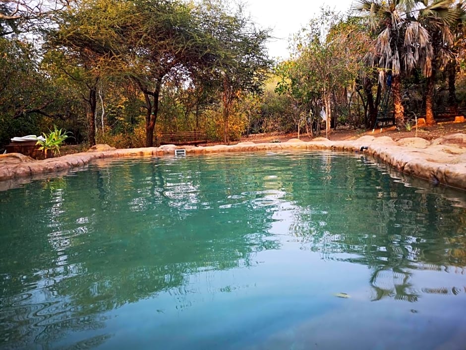 Nthakeni Bush & River Camp