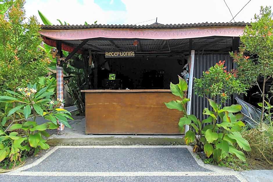 RedDoorz at Saren Anyar Homestay Lukluk