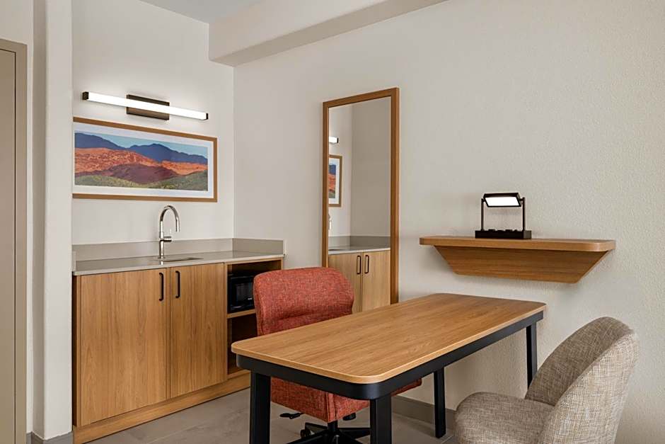 Hampton Inn & Suites Ontario