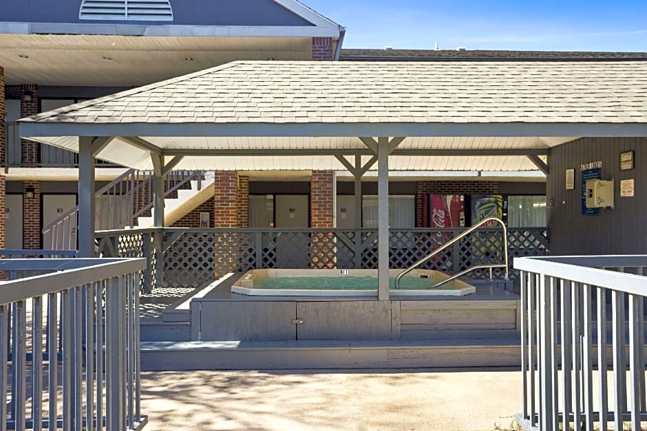 Ramada Batesville – Batesville, AR