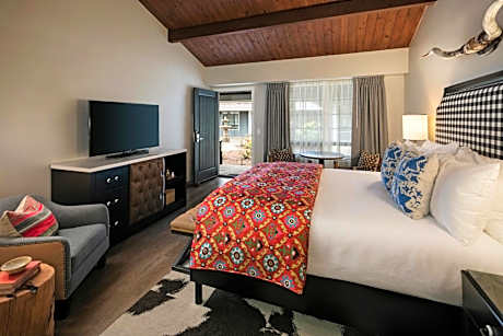 Courtyard King Room
